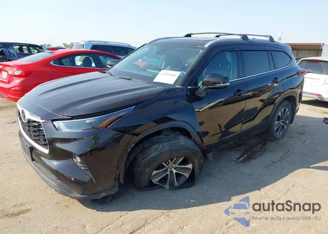 2022 Toyota Highlander Xle z USA, uszkodzony, nr VIN 5TDHZRBH7NS239274